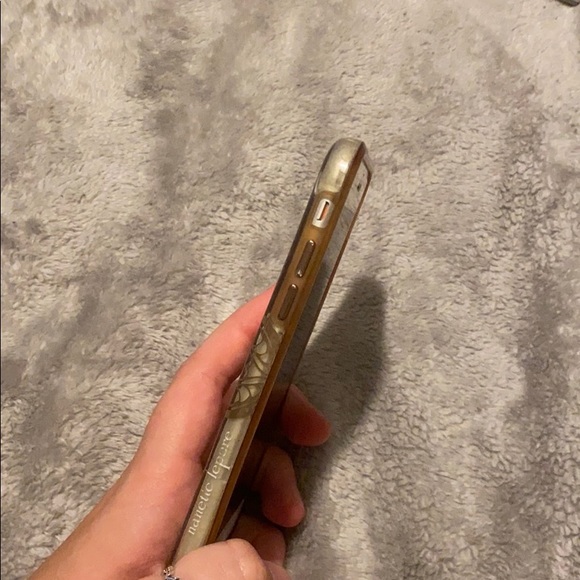 4/30$ 2 Piece Nanette Lepore iPhone 7 Hard… - Picture 4 of 5